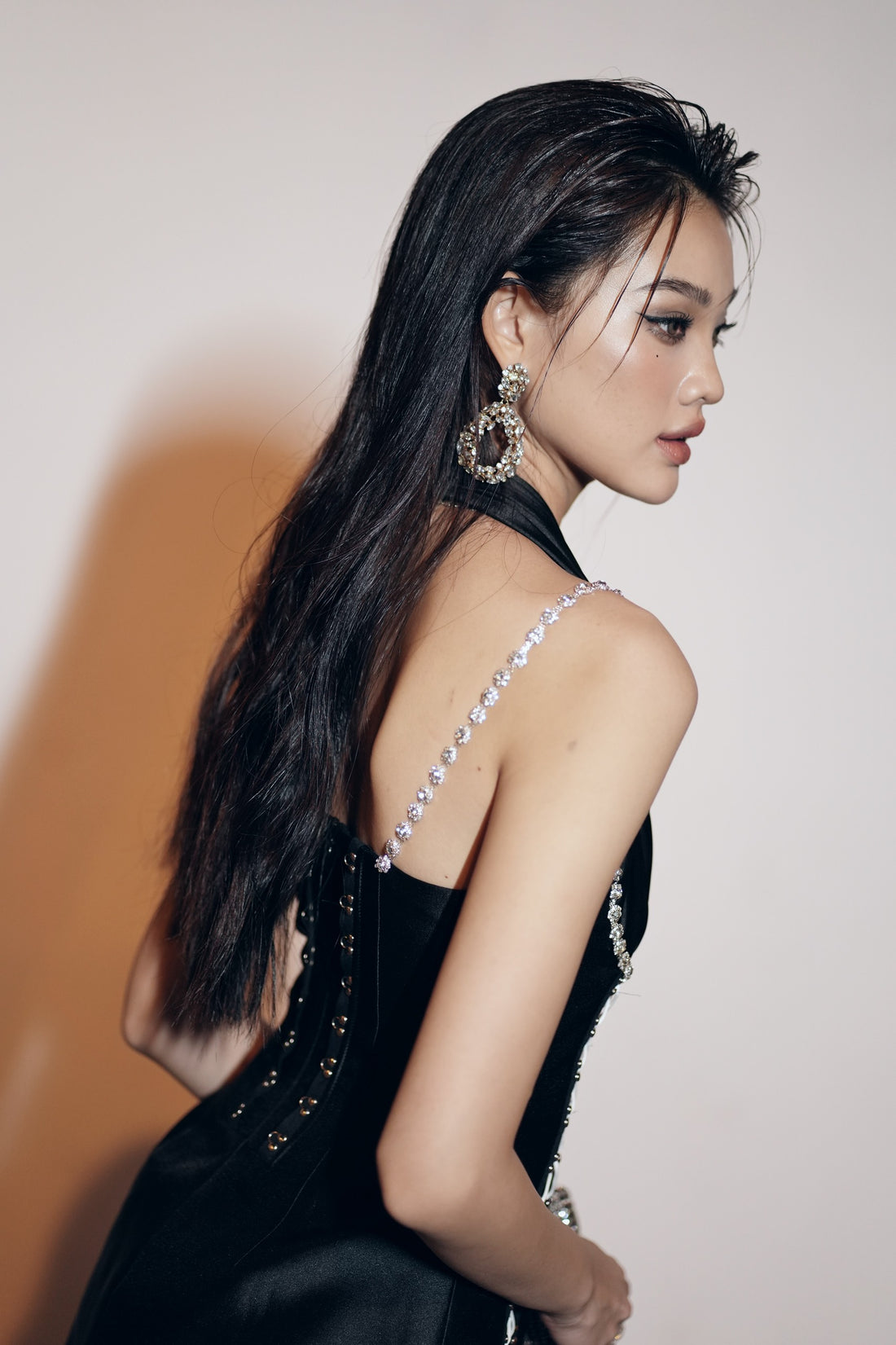 BLACK TAFTA STONE WIRE HALTED DRESS
